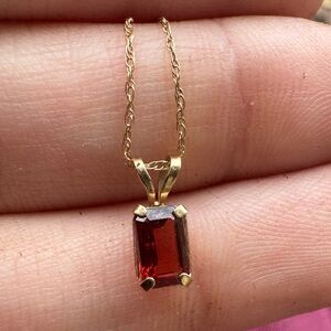 Vintage solid 10k yellow gold genuine emerald cut garnet necklace